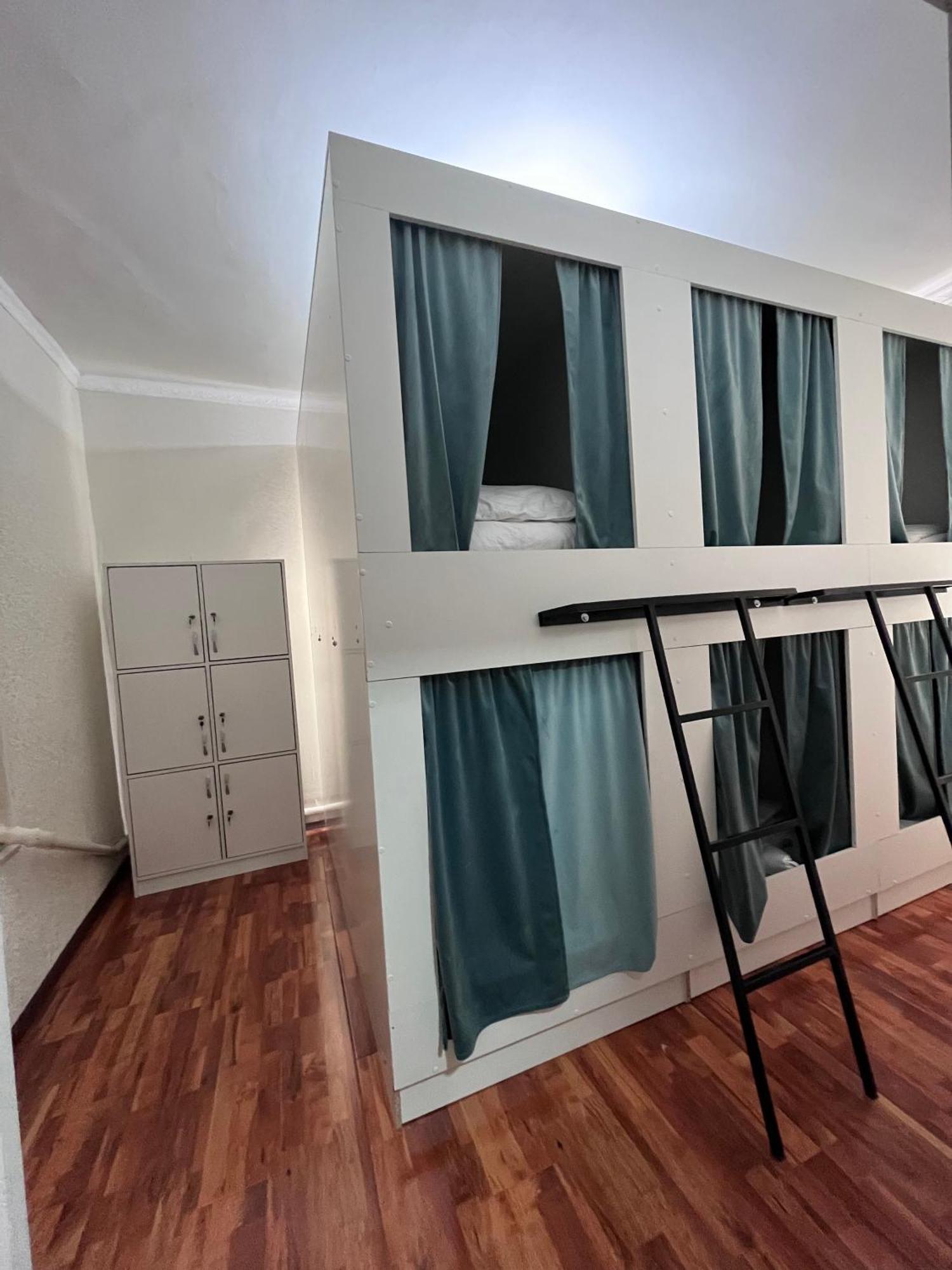 Nomadstan Capsule Hostel Каракол Экстерьер фото